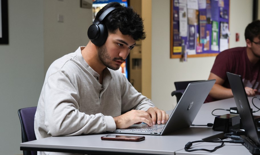 Student studying in the computer lab