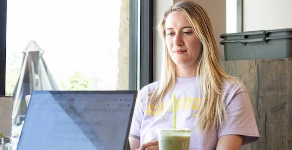 Concordia Texas Online Undergraduate Student studying at a coffee shop.