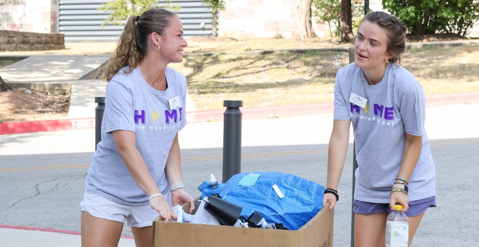 Concordia University Students moving into the residential hall