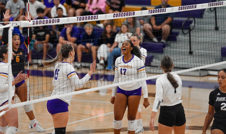 CTX Volleyball players at a game